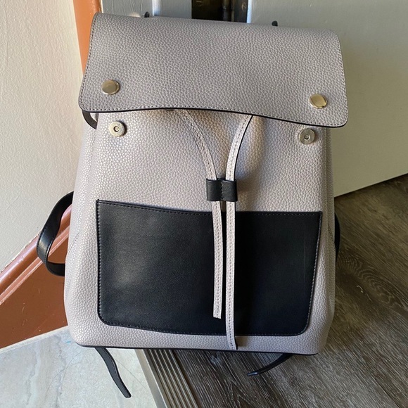 Danier backpack - Picture 2 of 3